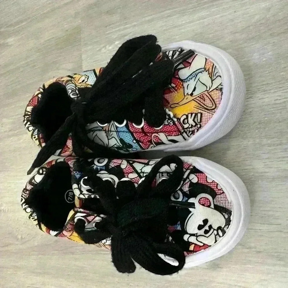 6. DISNEY PARKS LITTLE GIRLS CARTOON PRINTED LOW TOP TENNIS SHOES SIZE 7/8 - Picture 4 of 8